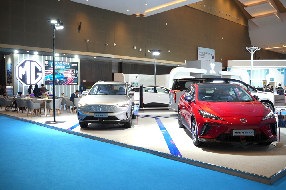 MG ikut tampil di PEVS 2024 dengan koleksi mobil listriknya. - Image