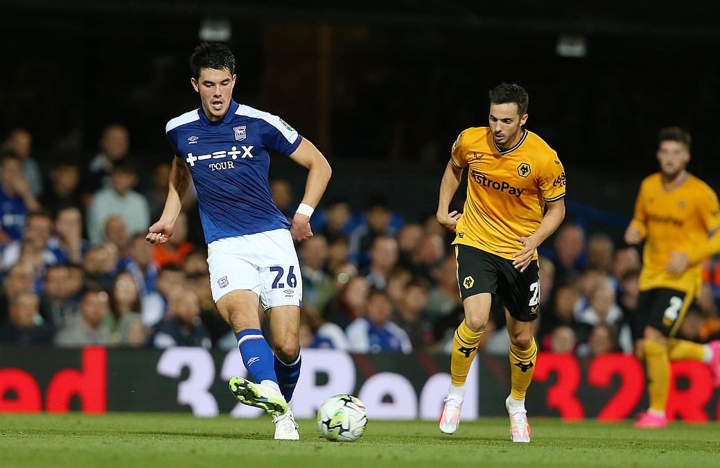 Elkan Baggott saat memperkuat Ipswich Town. - Image