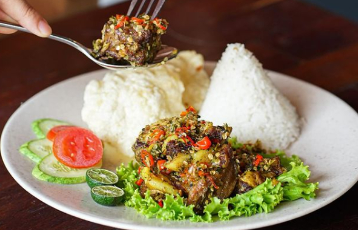 3 Tempat Kuliner di Bandung yang Sudah Ada Sejak Zaman Belanda./ Instagram @bragapermaibandung - Image