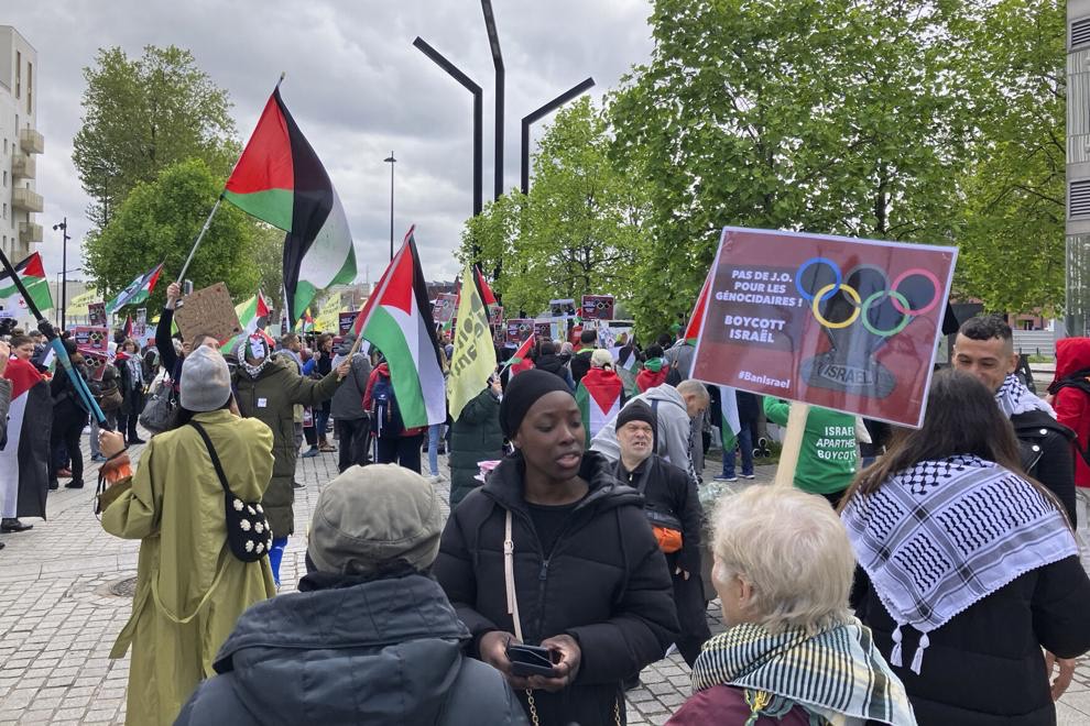 Demonstran di Prancis Tolak Israel di Olimpiade Paris 2024 (Sumber Foto : Columbia Missourian) - Image