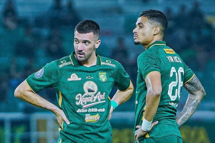 OPSI PENGGANTI: Ditinggal Yan Victor dan Dusan Stevanovic, lini belakang Persebaya belum ada gantinya. Rizky Ridho dan Cleberson bisa jadi opsinya. (Persebaya) - Image