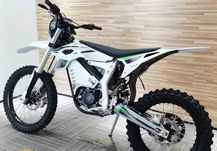 Motor trail bertenaga listrik. - Image