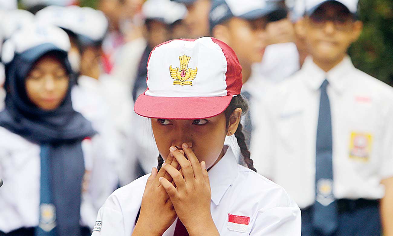 BERINTEGRITAS: Pelajar SD di tengah seremoni Hardiknas pada Kamis (2/5). Semakin dini nilai integritas disemai, semakin cepat praktik baik terwujud. - Image