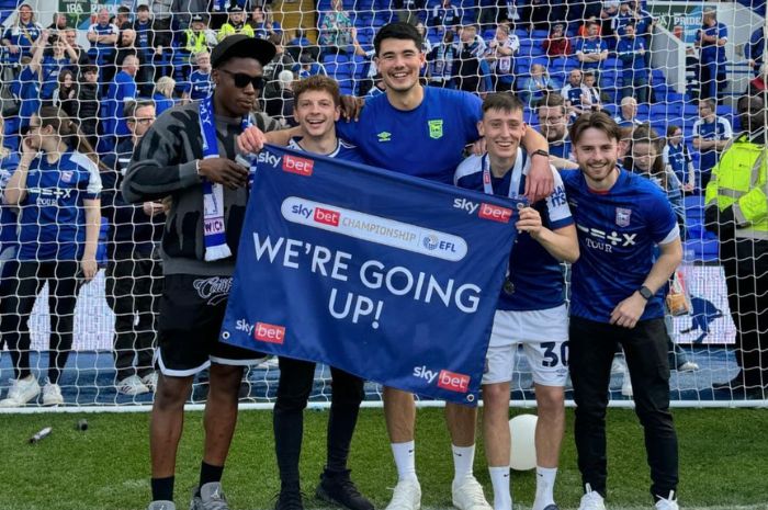 PELUANG KE EPL: Elkan Baggott berpeluang main di EPL setelah Ipswich Town promosi kembali ke Liga Premier musim depan. (Instagram Elkan Baggott) - Image