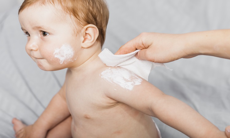 Ilustrasi Penggunaan Cream Pada Bayi (Freepik) - Image