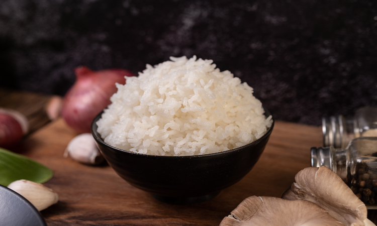 nasi putih, salah satu makanan dengan kandungan gula yang tinggi (sumber: freepik) - Image