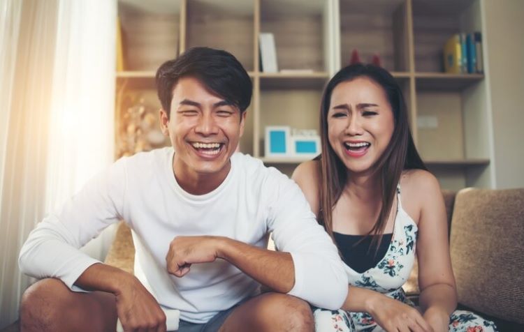 Ilustrasi- Pasangan Tertawa Bersama (jcomp/freepik) - Image