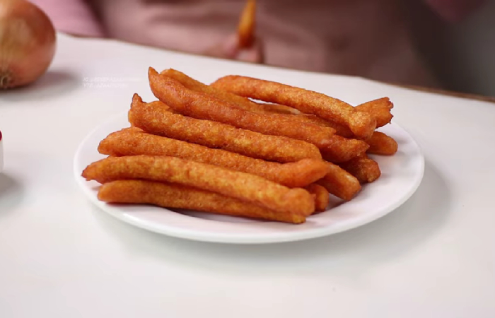 Resep Stik Wortel yang Enak dan Mudah Dibuat Di Rumah./ YouTube AZA KITCHEN - Image