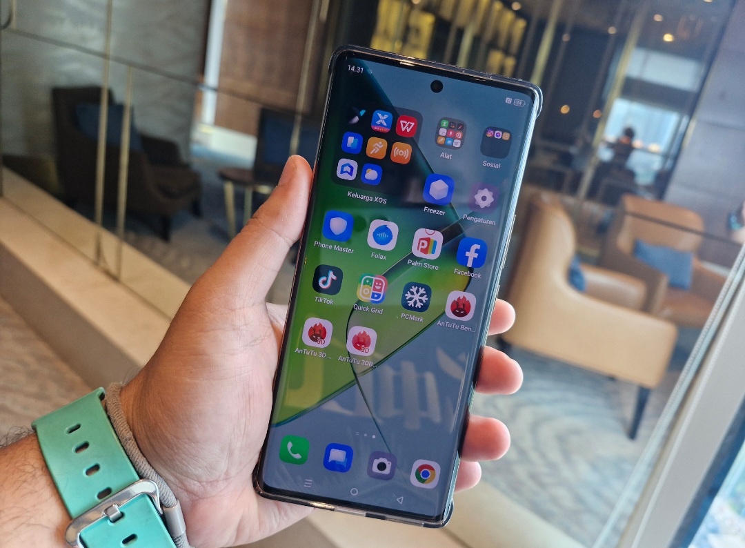 Perangkat smartphone Infinix Note 40 Pro+ 5G. - Image