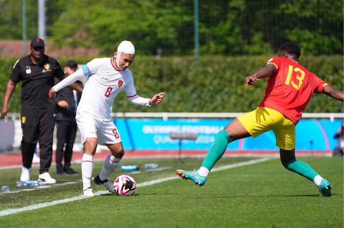 JEBOLAN TOULON CUP: Witan Sulaeman (kiri) yang sempat mengalami benturan keras di laga play-off Olimpiade Paris 2024 ternyata jebolan Toulon Cup 2017. (Instagram Witan Sulaeman) - Image