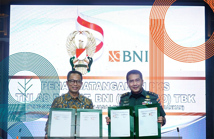 Penandatangan Kerja Sama BNI dan TNI AD dilakukan Aspers Kasad Mayjen TNI Arief Gajah Mada dengan Direktur Network and Services BNI Ronny Venir di Markas Besar TNI AD, Jakarta. - Image