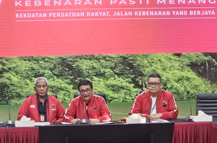 Ketua Steering Comittee (SC) Rapat Kerja Nasional (Rakernas) ke-V PDIP, Djarot Saiful Hidayat dalam konferensi pers di kantor DPP PDIP, Jalan Diponegoro, Menteng, Jakarta Pusat, Kamis (16/5). - Image