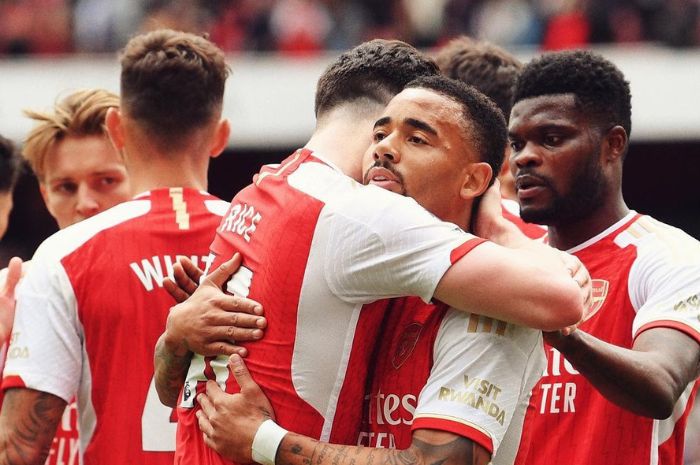 JUARA: Arsenal masih berpeluang juara dan menyalip Manchester City di laga terakhir Liga Inggris musim ini. (Arsenal) - Image