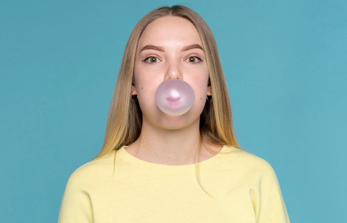 Ilustrasi mengunyah permen karet (Freepik) - Image