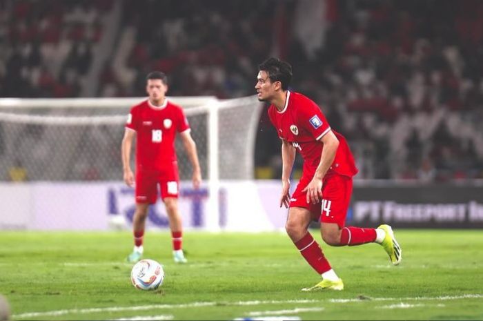SESAK NAPAS: Nathan Tjoe-A-On pernah sesak napas ketika debut di Stadion Gelora Bung Karno karena kandungan oksigen yang rendah dan cuaca yang panas. (Instagram Nathan Tjoe-A-On) - Image