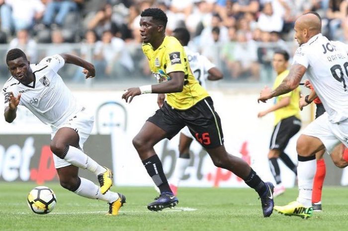 POTENSI MELEDAK: Persebaya Surabaya berpotensi meledak di Liga 1 musim dengan dengan skuad super mewah seperti mendatangkan Gilson Costa (kuning). (Instagram Gilson Costa) - Image
