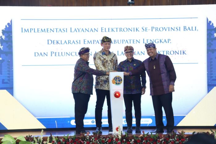 Menteri PANRB Abdullah Azwar Anas hadiri acara Implementasi Sertifikat Elektronik, Deklarasi Kabupaten Lengkap, dan Launching Mobil Layanan Pertanahan Elektronik Kementerian ATR/BPN di Bali. - Image