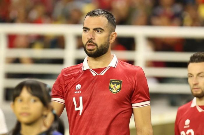 SAINGAN BERAT: Rizky Ridho jadi saingan berat Jordi Amat yang berpotensi kehilangan tempat di posisi utama Timnas Indonesia. (Instagram Jordi Amat) - Image