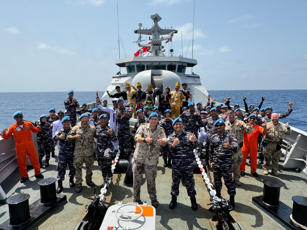 ILUSTRASI: Heli HS-1305 yang onboard di KRI Diponegoro-365 dalam Satgas MTF (Maritime Task Force) UNIFIL sedang melaksanakan pelatihan Picard Naval Exercise di wilayah Laut Mediterania. (Komimfo) - Image