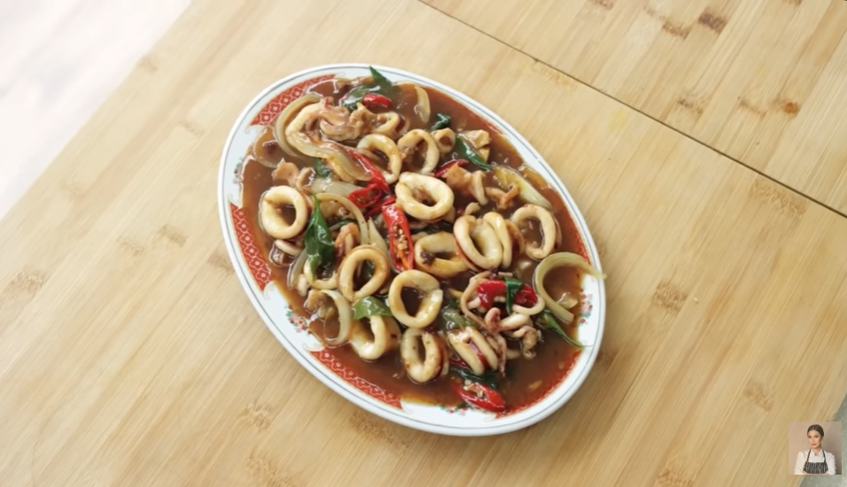 Resep Cumi Saus Tiram./Tangkap Layar Youtube Devina Hermawan - Image