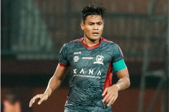 KONDISI SEBENARNYA: Fachruddin Aryanto yakin jika Shin Tae-yong juga akan memantau Championship Series untuk mencari pemain potensial lainnya. (Instagram Fachruddin Aryanto) - Image