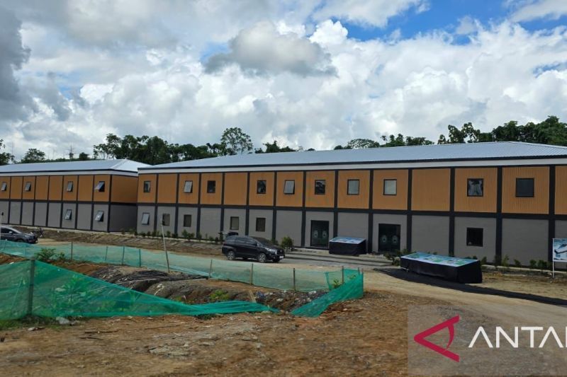 Kondisi pembangunan asrama pemusatan latihan timnas Indonesia tahap 1 yang terletak di Penajam Paser Utara, Kalimantan Timur, Minggu (26/05/2024). (ANTARA/HO-PSSI) - Image