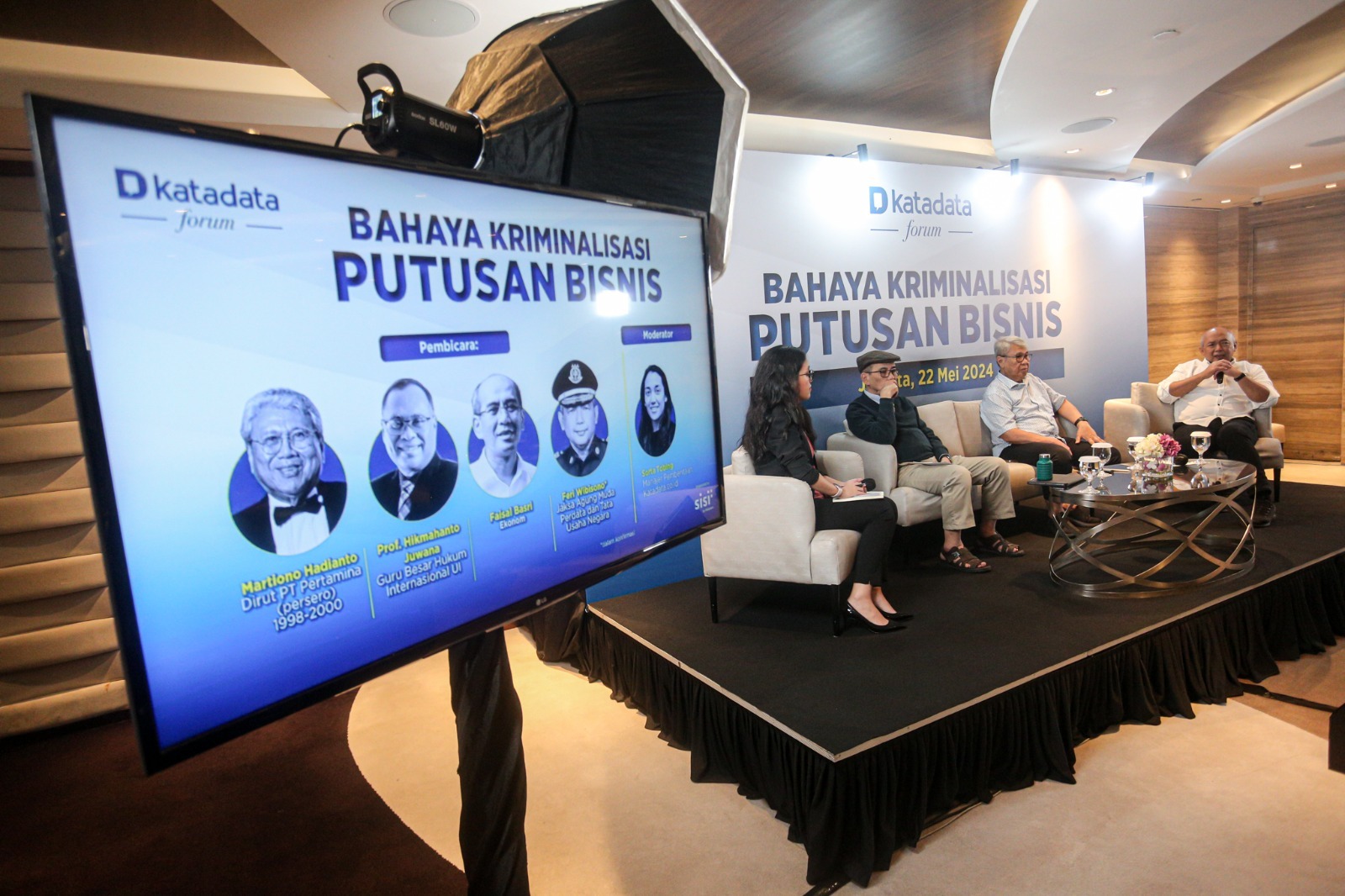 Acara Katadata Forum dengan tema Bahaya Kriminalisasi Keputusan Bisnis, di Hotel Ashley, Jakarta, Rabu (22/05). - Image