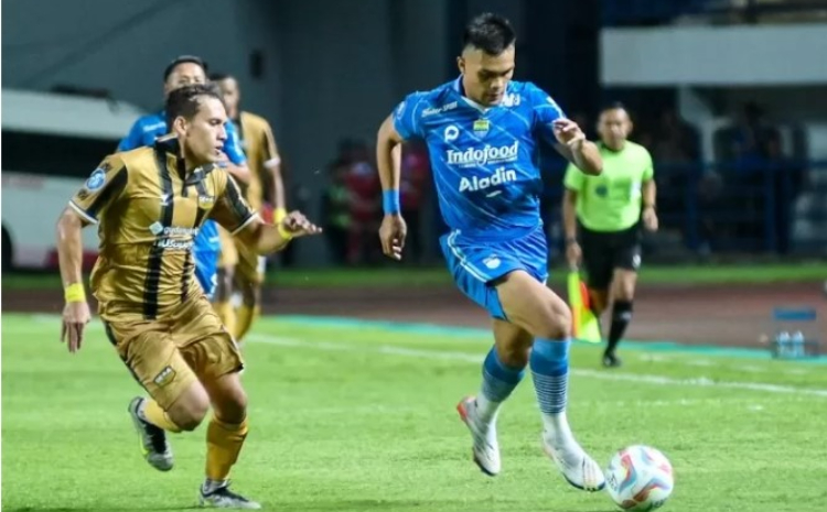 POTENSI JUARA: Rachmat Irianto berpotensi juara Liga 1 bersama Persib Bandung - Image