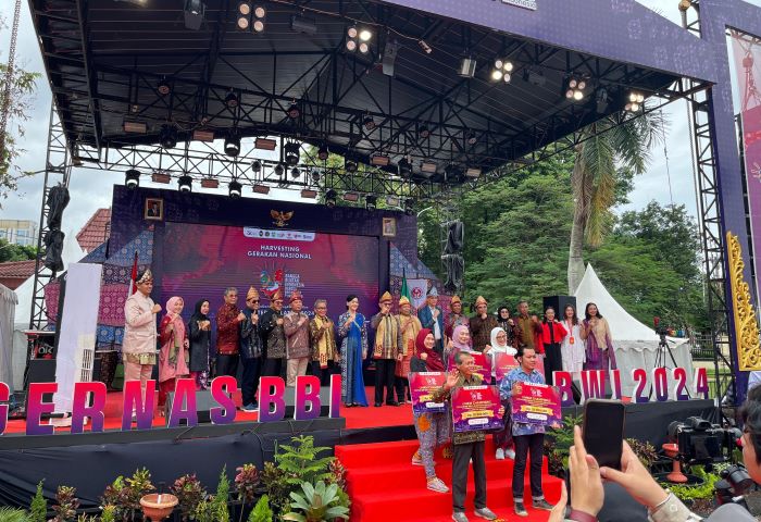 OJK bersama Pemprov Sumsel gelar Harvesting Gerakan Nasional Bangga Buatan Indonesia dan Bangga Berwisata di Indonesia dorong UMKM naik kelas. - Image