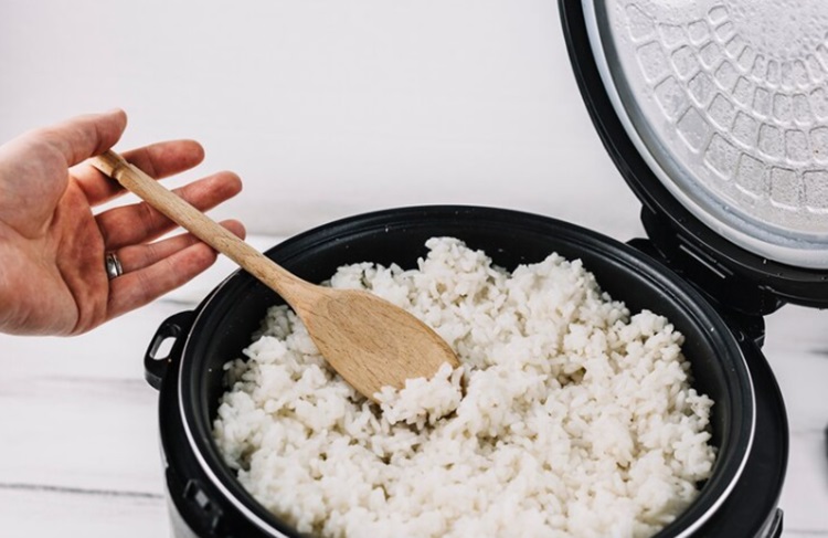 Ini yang Terjadi Jika Tidak Mengonsumsi Nasi Selama 1 Bulan, Efektifkah Menurunkan Berat Badan? Sumber gambar: freepik/ freepik.com - Image