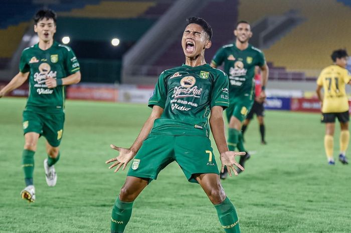 WONDERKID: Marselino Ferdinan ikut ucapkan ulang tahun kepada Wali Kota Surabaya Eri Cahyadi bersama kakaknya Oktafianus Fernando yang juga pemain Persebaya Surabaya. (Instagram Marselino Ferdinan) - Image