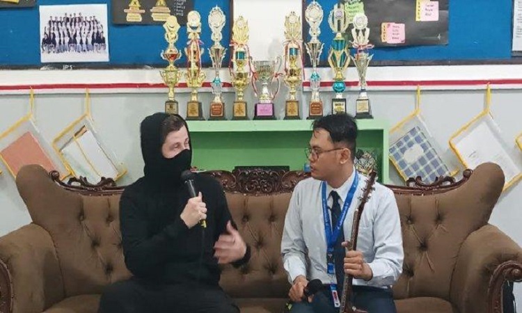 Alan Walker Kunjungi Sekolah Al Azhar Medan.(Sumber Foto : Istimewa) - Image