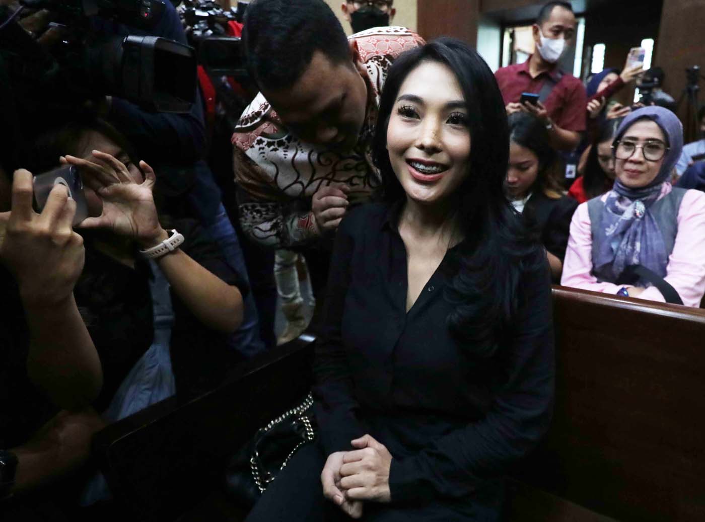 Penyanyi Nayunda Nabila akan bersaksi di persidangan kasus dugaan korupsi yang menjerat mantan Mentan Syahrul Yasin Limpo (SYL) di Pengadilan Tipikor pada PN Jakpus, Rabu (29/5/2024). - Image