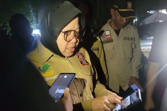 Menteri Sosial (Mensos) Tri Rismaharini saat ditemui usai peringatan Hari Ulang Tahun Tagana ke-20 di Kabupaten Aceh Utara, Selasa 28/5) malam. - Image