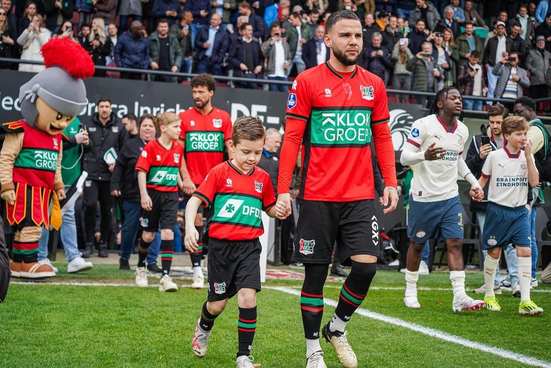 PROSES: Naturalisasi Calvin Verdonk dan Jens Raven masih terus berlanjut dan mendekati proses akhir sebelum mengambil sumpah. - Image