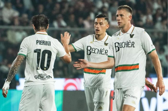 IMBANG: Hanya butuh hasil imbang, Jay Idzes dan kawan-kawan bisa lolos ke Serie A dan catatkan sejarah bersama Venezia. (Venezia FC) - Image