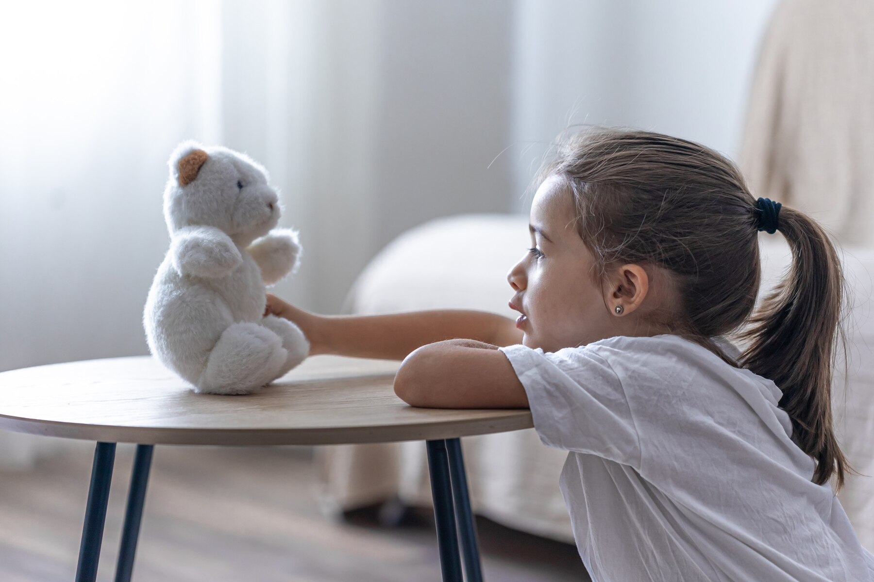 Ilustrasi anak yang introvert. /Sumber Foto: (Freepik/pvproductions) - Image