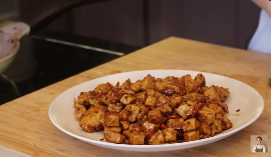 Cukup 5 Menit! Resep Oseng Tahu Telur ./Tangkap Layar Youtube Devina Hermawan - Image