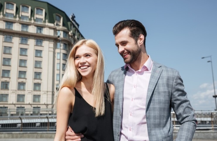 Ilustrasi perempuan dengan tanda zodiak selalu mendapatkan perhatian pria secara otomatis, tanpa perlu berusaha berlebihan./freepik/drobotdean - Image