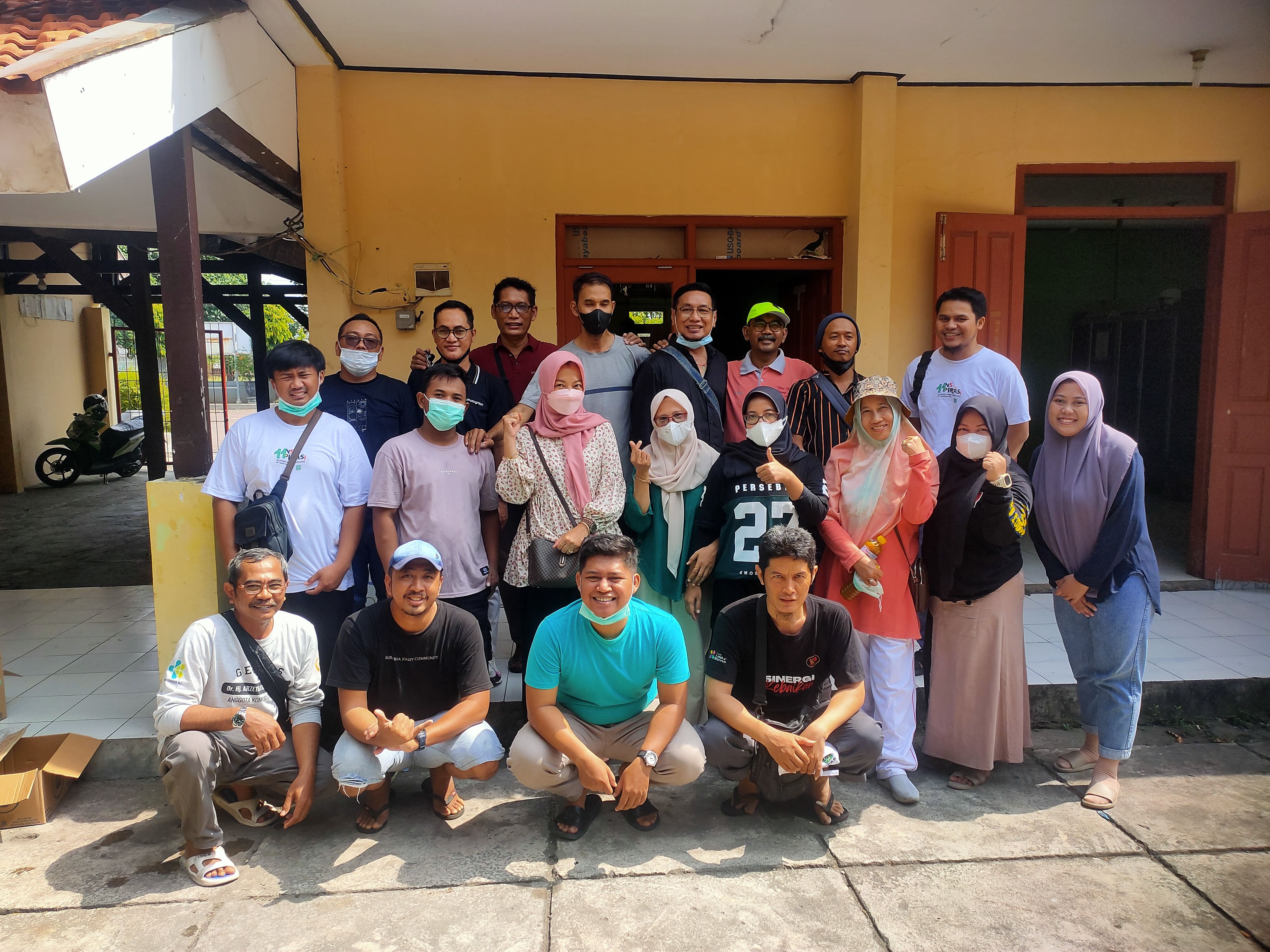BERBAGI: SJC, Kompass dan Sedekah Barokah berbagi di Liponsos Sidoarjo (Istimewa) ./ - Image