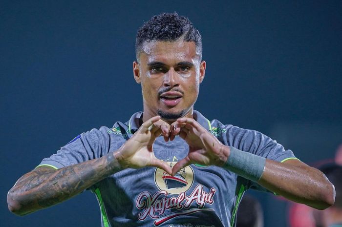 CINTA MATI: Yan Victor masih menyimpan rasa cintanya kepada Persebaya Surabaya ketika diwawancara media Brasil tentang petualangannya di Liga Indonesia. (Instagram Yan VIctor) - Image