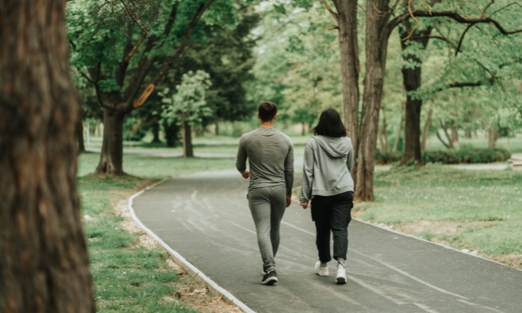 5 ciri kepribadian orang yang berjalan dengan cepat (foto: lifehacker.com) - Image