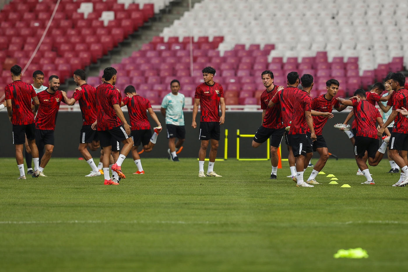 Pemain timnas Indonesia saat berlatih di Stadion Utama Gelora Bung Karno, Senayan, Jakarta, Rabi (5/2/2024). - Image