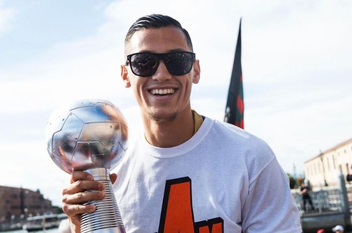 GABUNG: Timnas Indonesia dapat tambahan kekuatan setelah Jay Idzes gabung ke skuad Garuda. (Instagram Jay Idzes) - Image