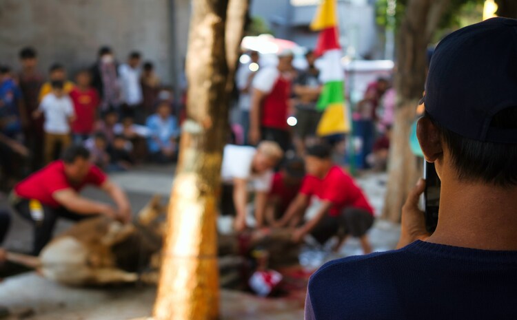 Potret perayaan Idul Adha di Indonesia. Sumber foto : (Unsplash.com/Fauzan) - Image