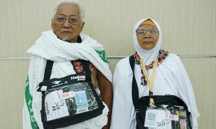 Suparmin dan Sariyem, Jemaah Haji asal Kabupaten Sragen, Jawa Tengah yang Berjuang Keras Demi Bisa Berangkat Haji./Kemenag.go.id - Image