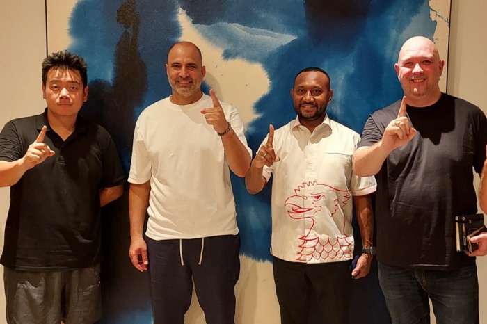 SIAP BERSAING: Juan Esnaider (dua kiri) siap membawa PSBS Biak bersaing dengan kontestan lain di Liga 1 musim depan. (Badan Liga Indonesia) - Image