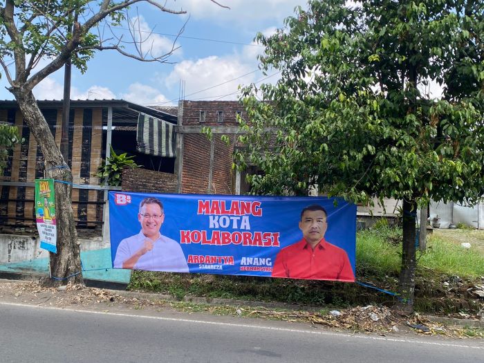 Spanduk Ardantya Syahreza dan Anang Hermansyah di Kota Malang. - Image