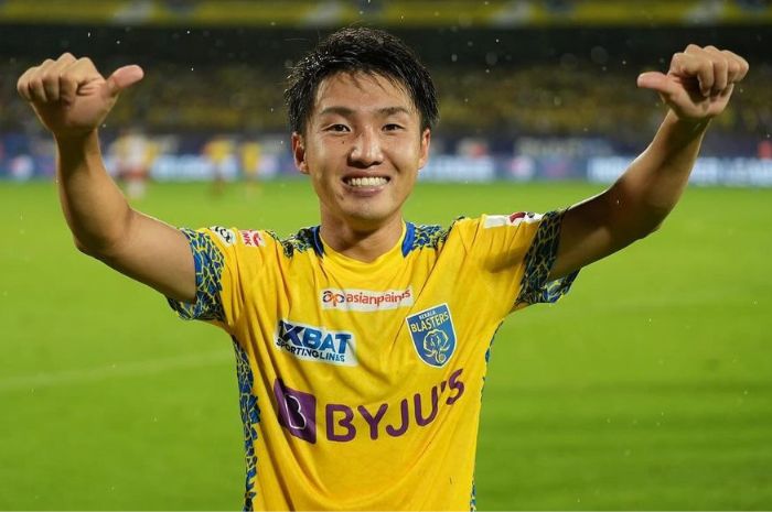 BERBURU: Masih butuh daya gedor di lini depan, Persebaya Surabaya dikabarkan memburu pemain asal Jepang Daisuke Sakai. (Instagram Daisuke Sakai) - Image