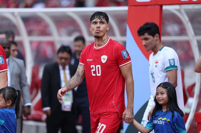 HARU: Shayne Pattynama berusaha menyemangati kawan-kawannya di Timnas Indonesia untuk bangkit dan berjuang di laga berikutnya kontra Filipina. (Instagram Shayne Pattynama) - Image